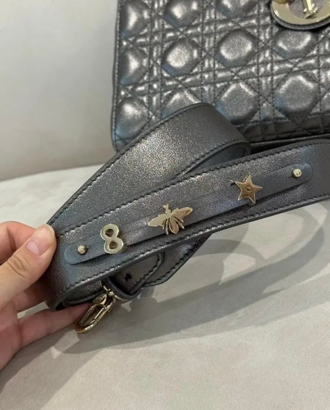 디올 레이디백 레이디디올 스몰 메탈릭실버 상품이미지6