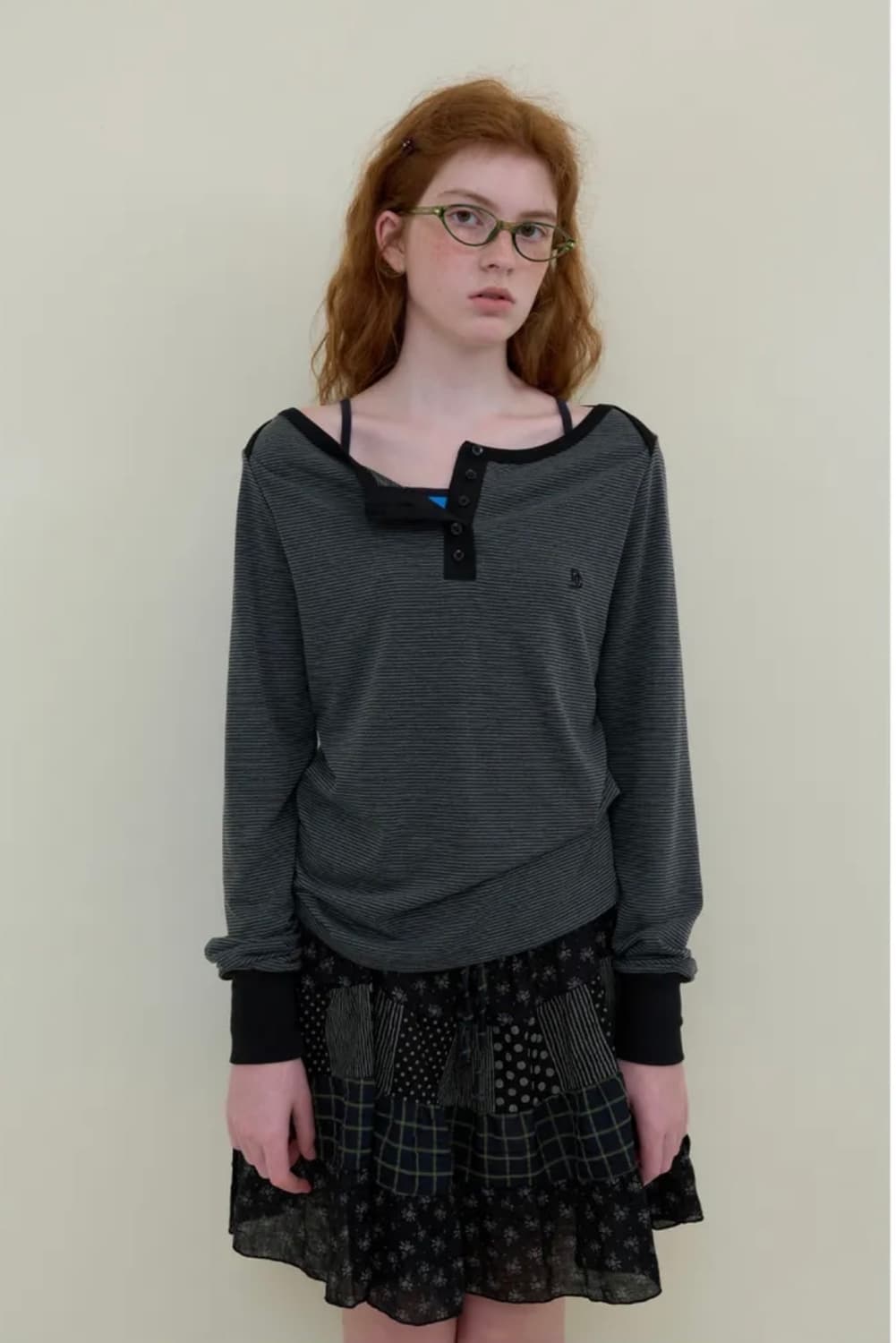 노컨텐츠 227 보트넥 스트라이프 블랙 단추 오프숄더 상품이미지1