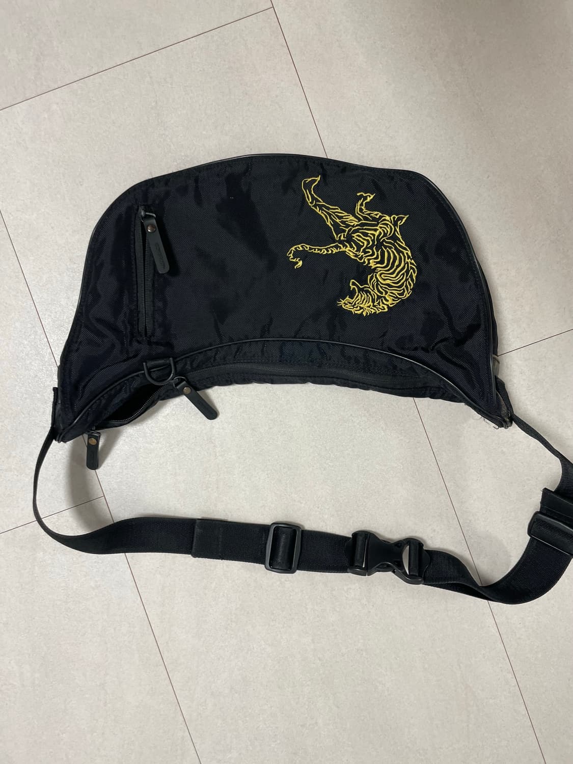 오니츠카타이거 크로스백 메신저백 상품이미지1