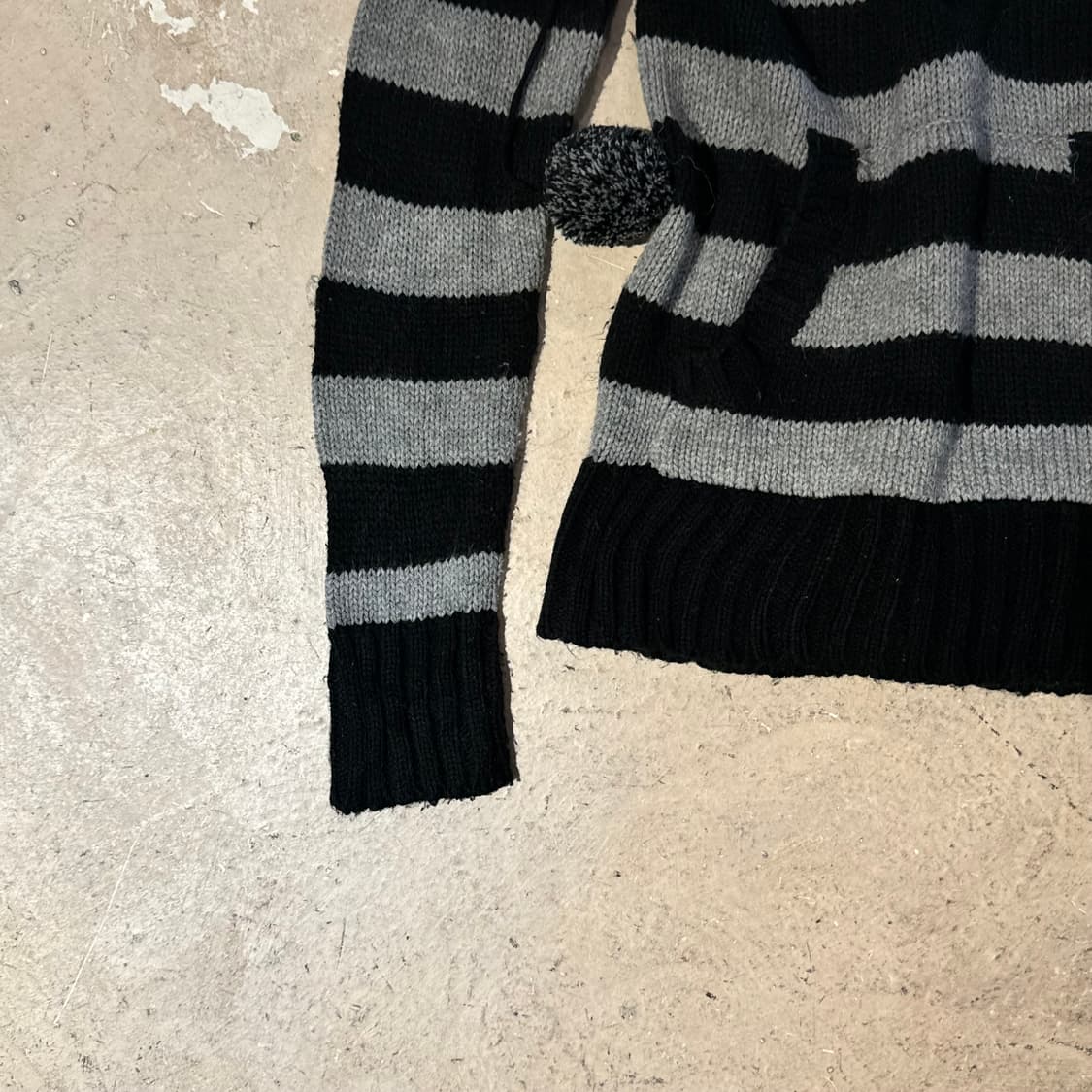 스트라이프 폼폼 후드 니트 상품이미지3