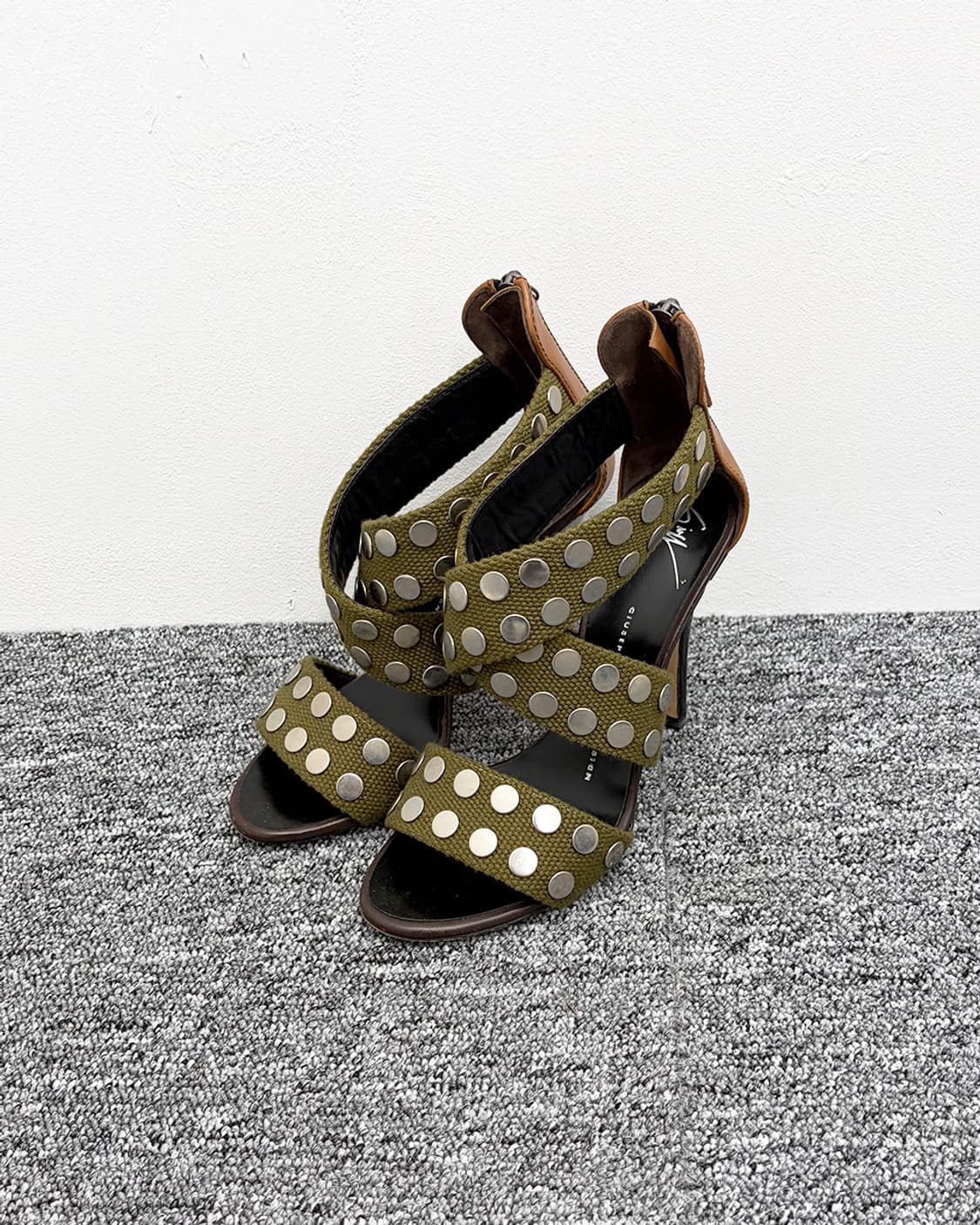 쥬세페 자노티 아일렛 크로스 샌들-힐 상품이미지1