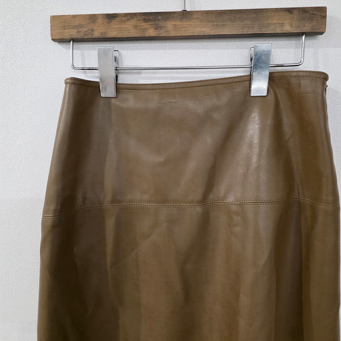 한섬 래트 바이 티 브라운 레더 스커트 64-94 상품이미지5