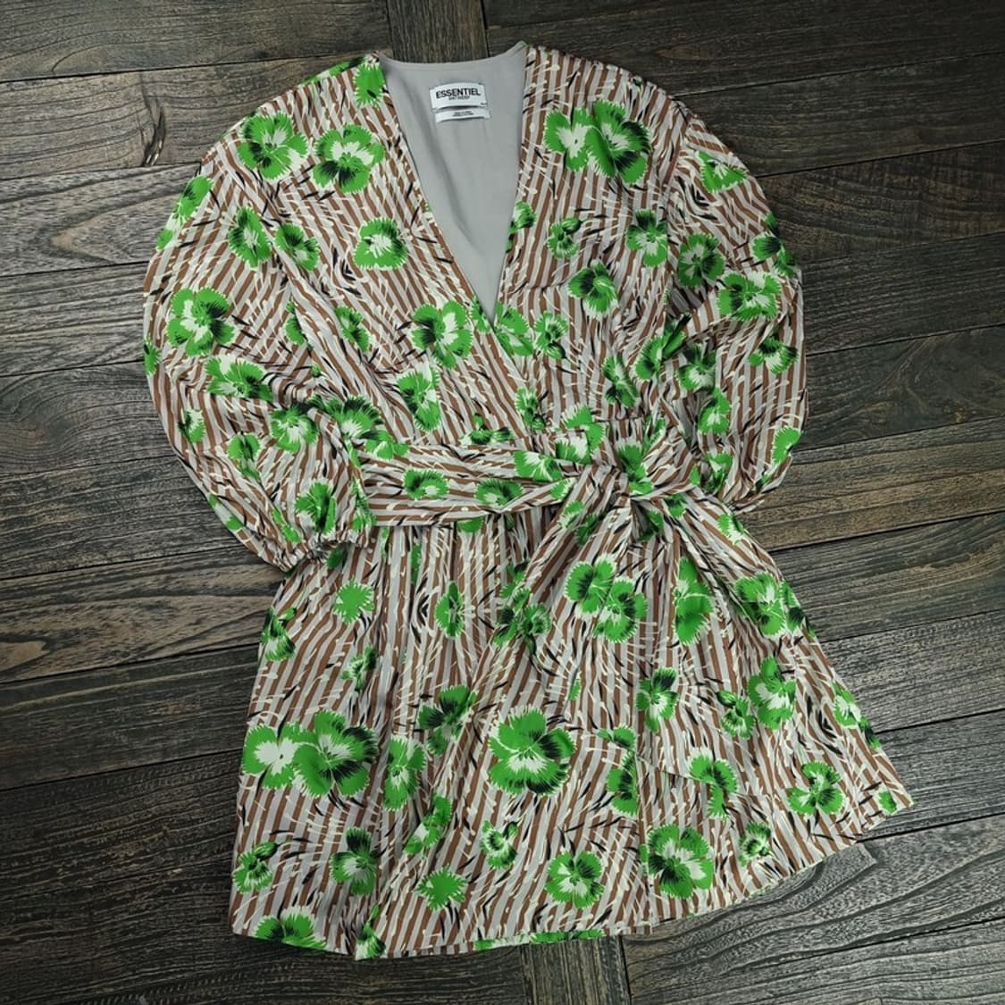 [에센셜 엔트워프] 플라워 패턴 랩 원피스 M19282 상품이미지1