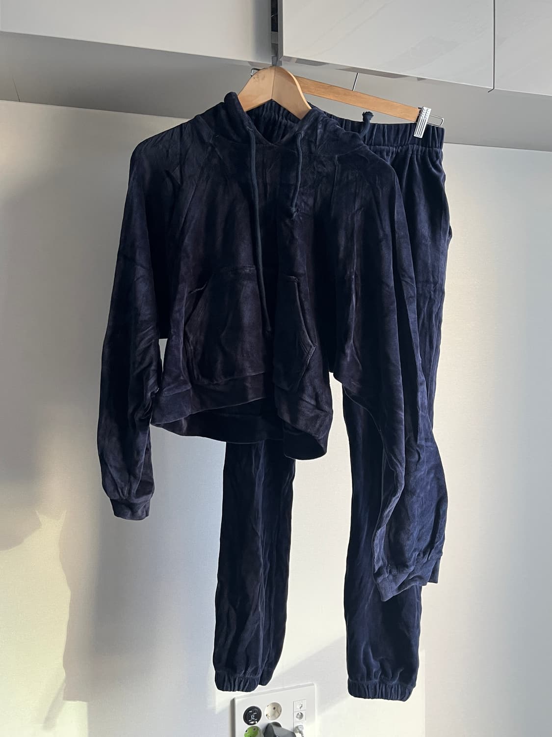 Baserange velour 후드+조거팬츠 베이스레인지벨루어세트 상품이미지1