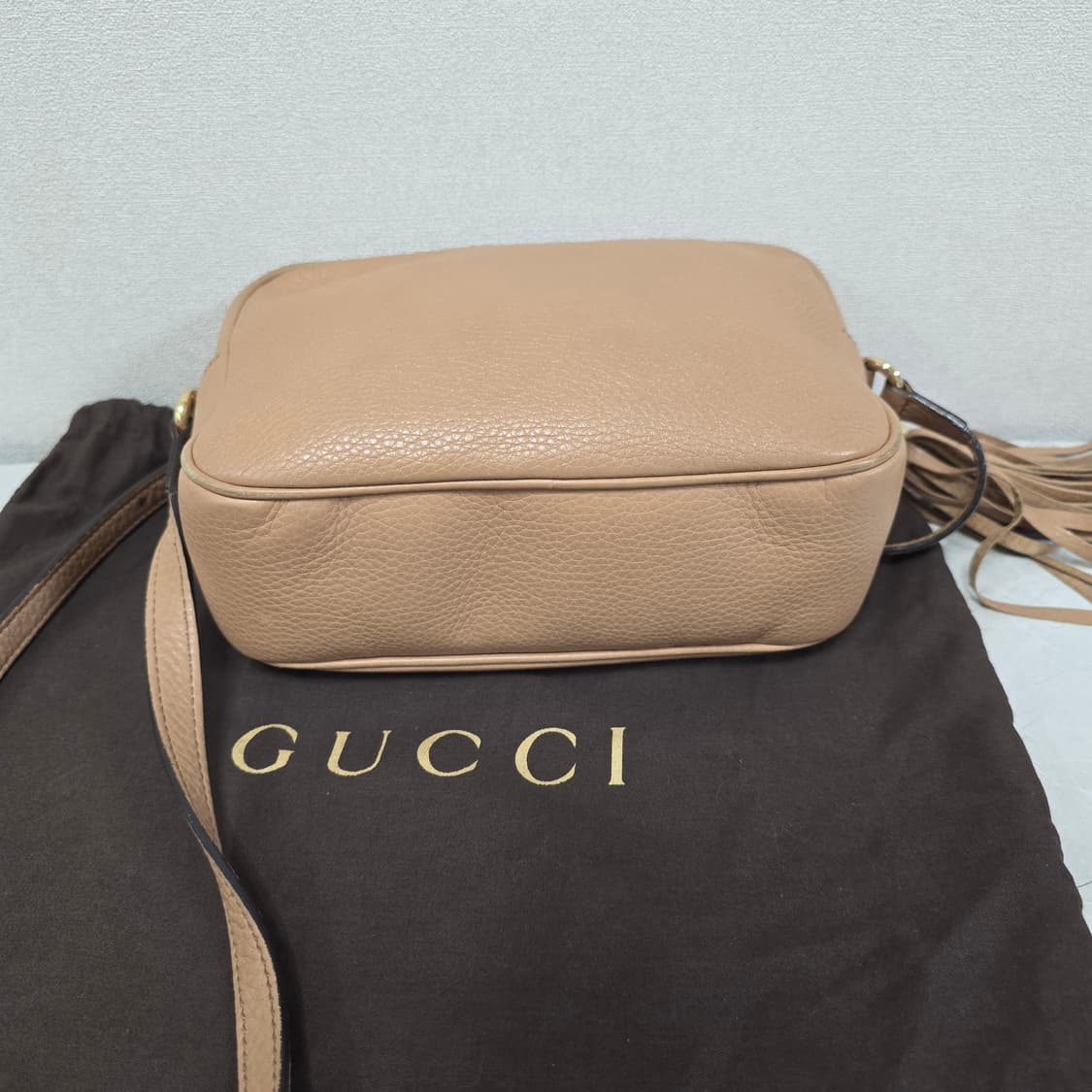 구찌 소호 디스코 크로스백 판매 상품이미지5