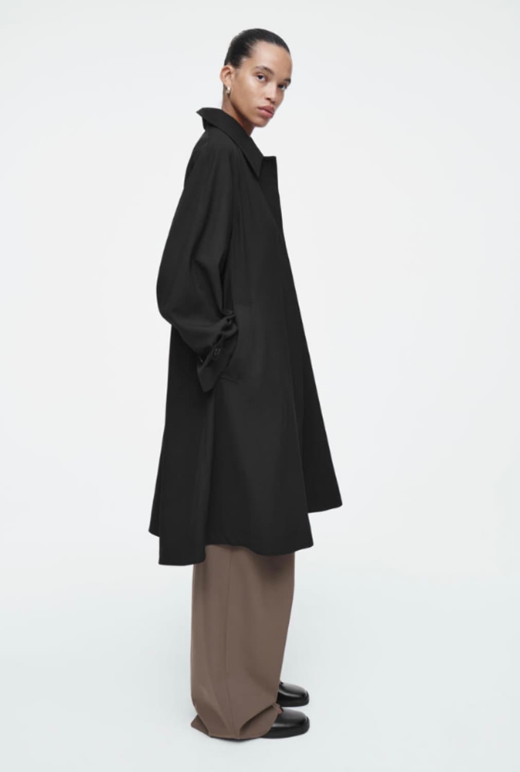 COS 볼류미너스 스윙 트렌치코트 상품이미지2