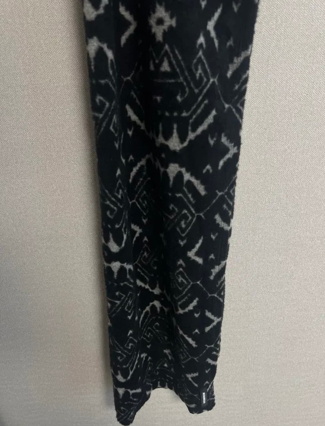 해칭룸 플리스 자카드 머플러 블랙 상품이미지2