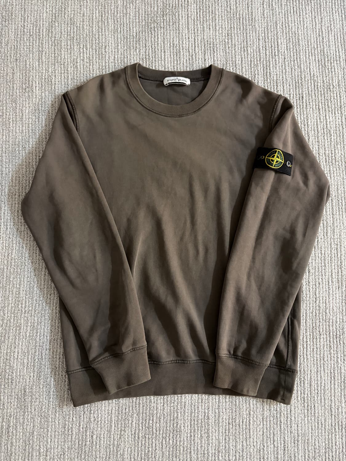 [L] 스톤아일랜드 맨투맨 차콜 상품이미지1