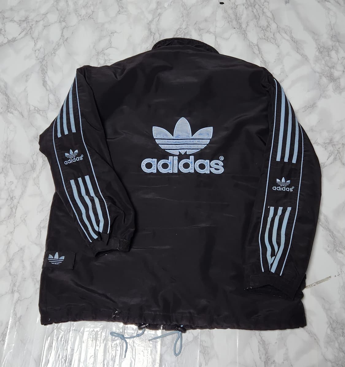 아디다스 스카이블루x블랙 앞 뒤 빅로고 올드스쿨 바람막이 점퍼 자켓 상품이미지2