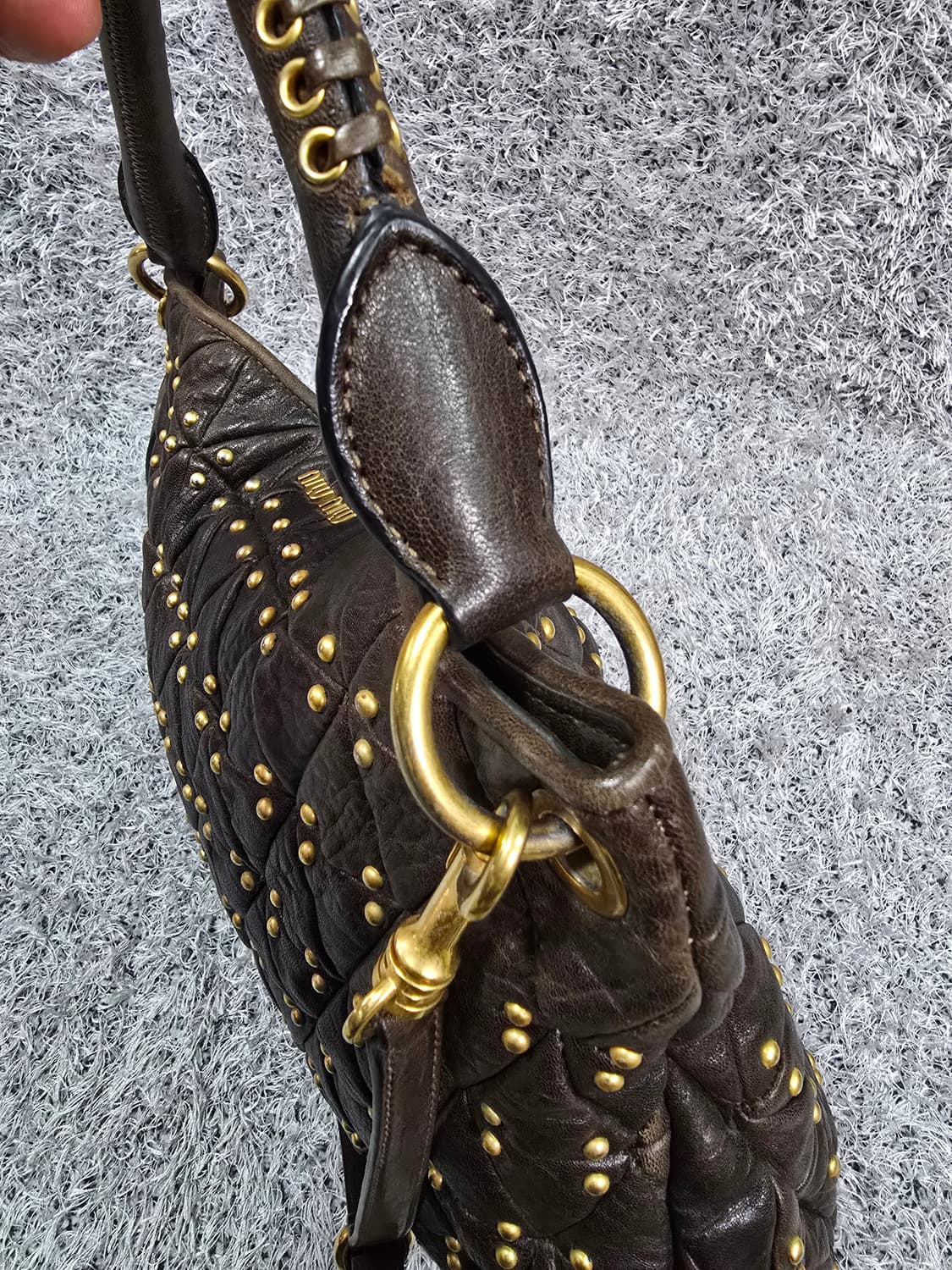 미우미우 퀼팅 금장 숄더백 상품이미지8