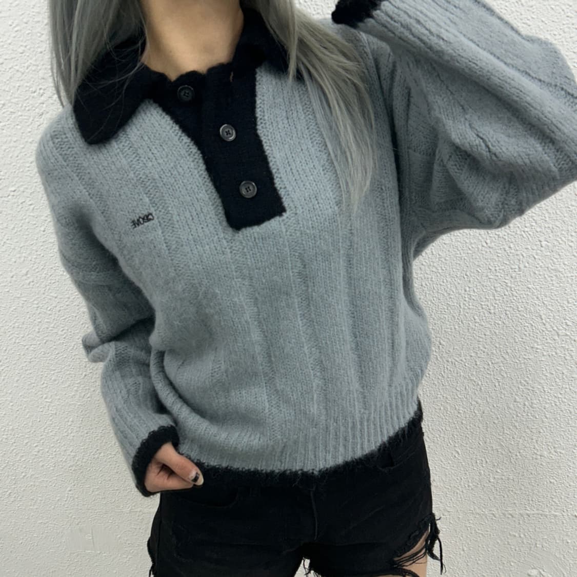 그로브 블랙 배색 딥소라 카라 니트 상품이미지6