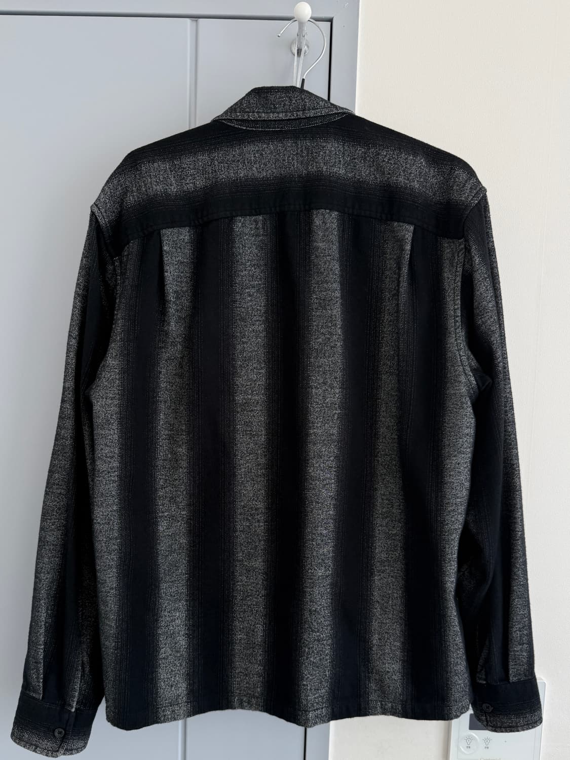 슈프림 스트라이프 플란넬 집업셔츠 블랙 상품이미지2