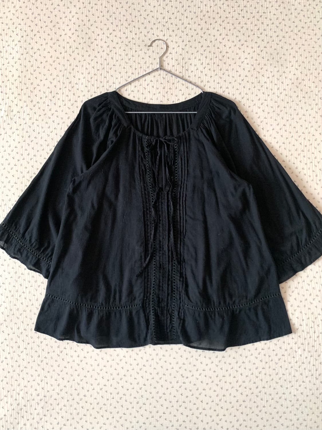 아사면 블랙 모리 케이프핏 블라우스 상품이미지3