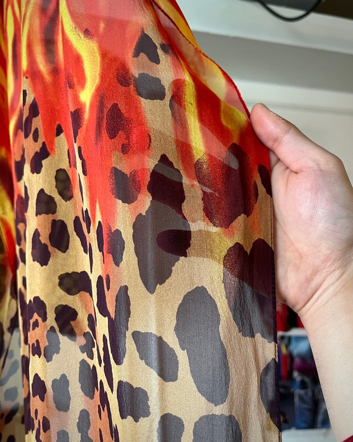 JIMMY CHOO Leopard & Flame Long Scarf 상품이미지5