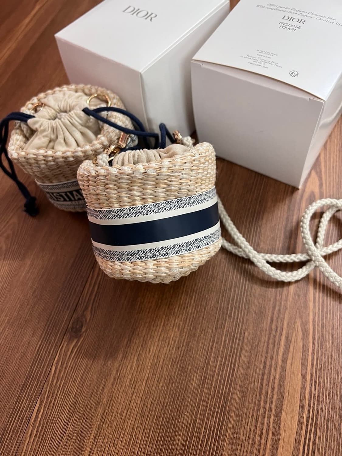 디올뷰티 라탄 드로스트링 미니 크로스백 디올기프트 상품이미지6