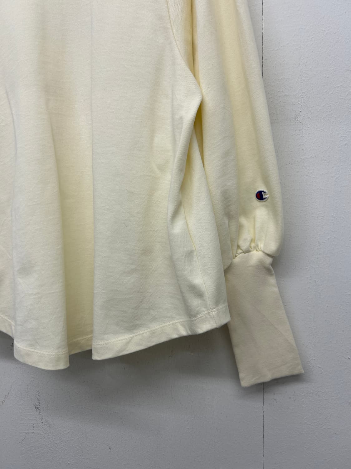 레이 빔즈 X 챔피온 아이보리 맨투맨 상품이미지4