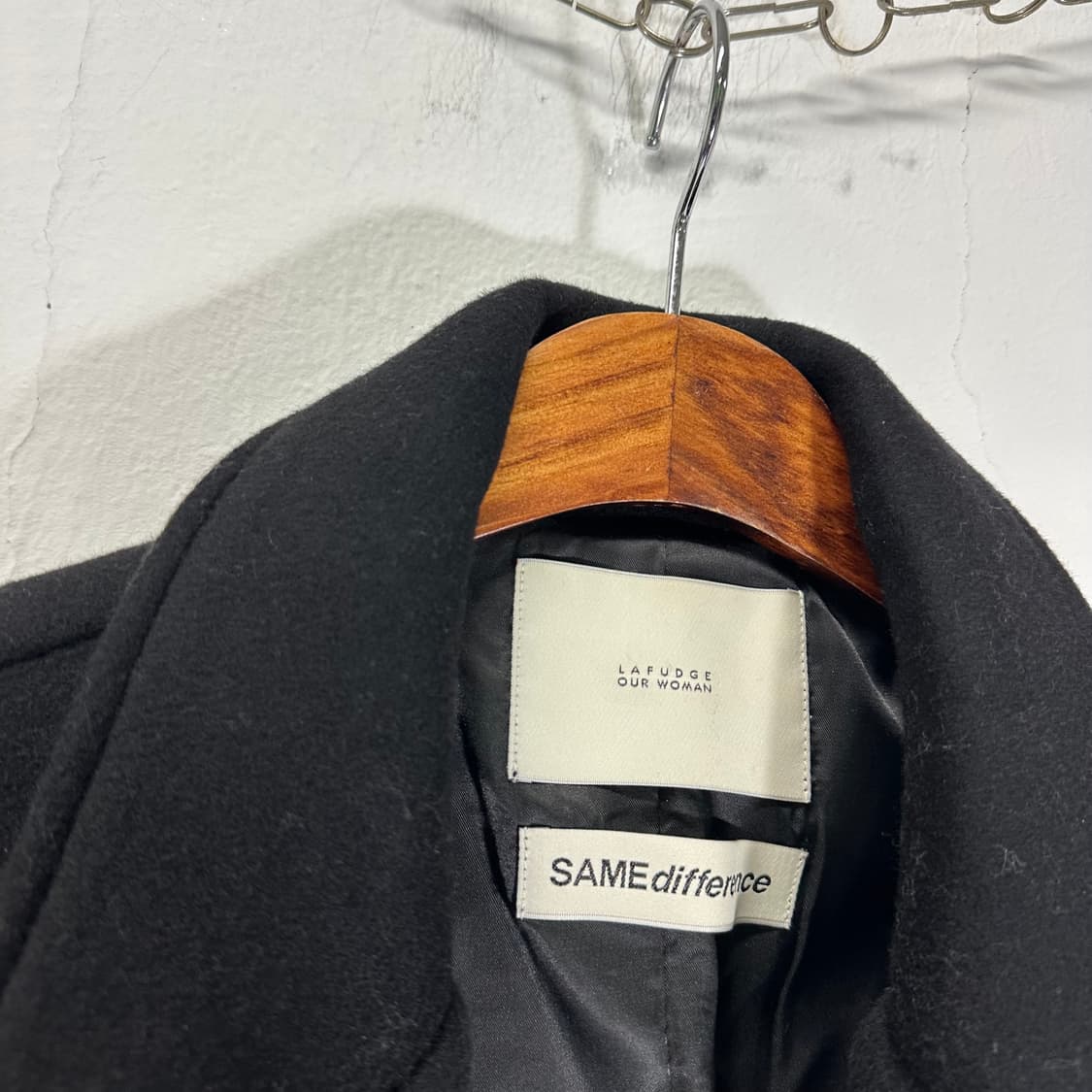 우먼FREE 라퍼지스토어 블랙 카라넥 울 싱글코트 상품이미지3