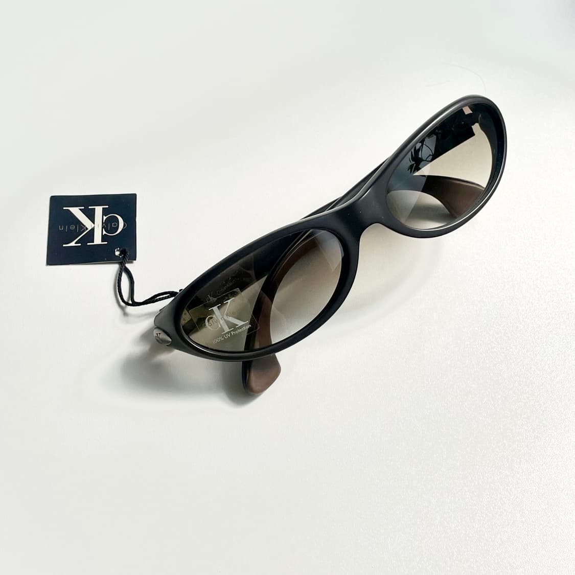 CalvinKlein 캘빈클라인 사의 빈티지 선글라스 상품이미지1