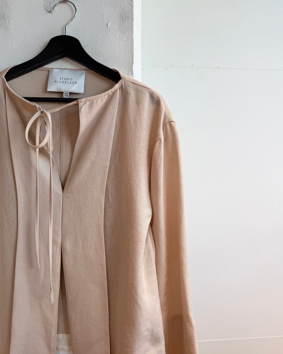 스튜디오 니콜슨 베이지 리본넥 블라우스  상품이미지5