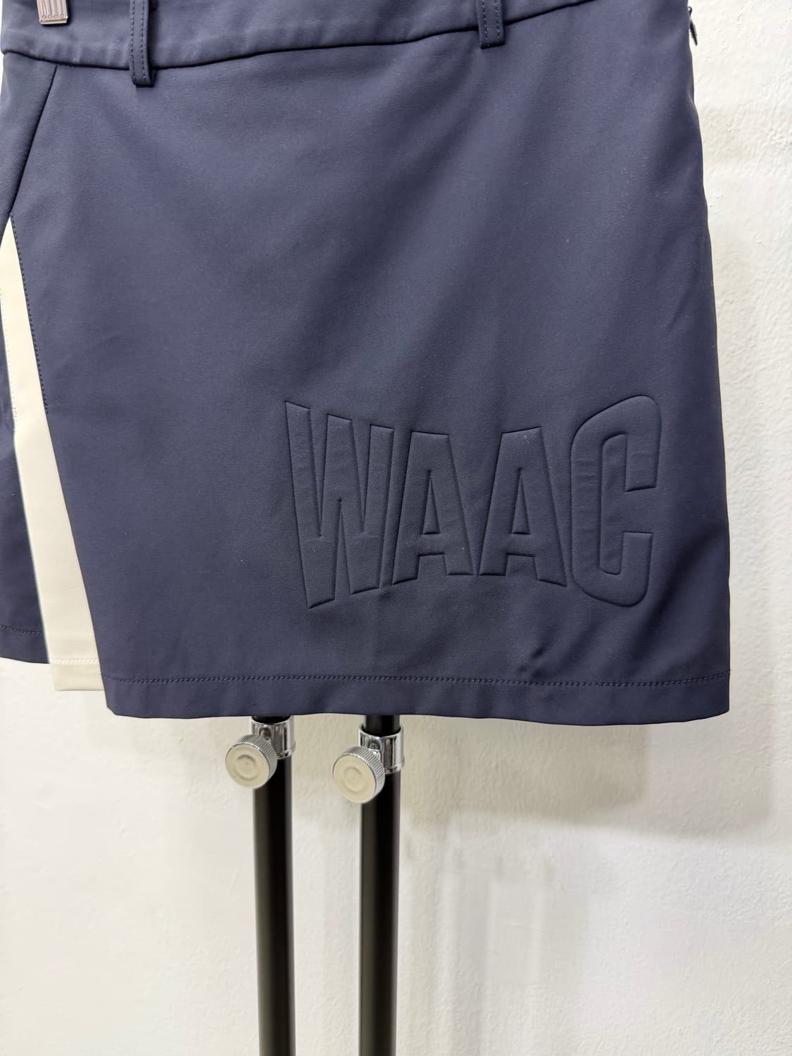 정품) WAAC 왁골프 배색 스커트 치마 1(26) 상품이미지3
