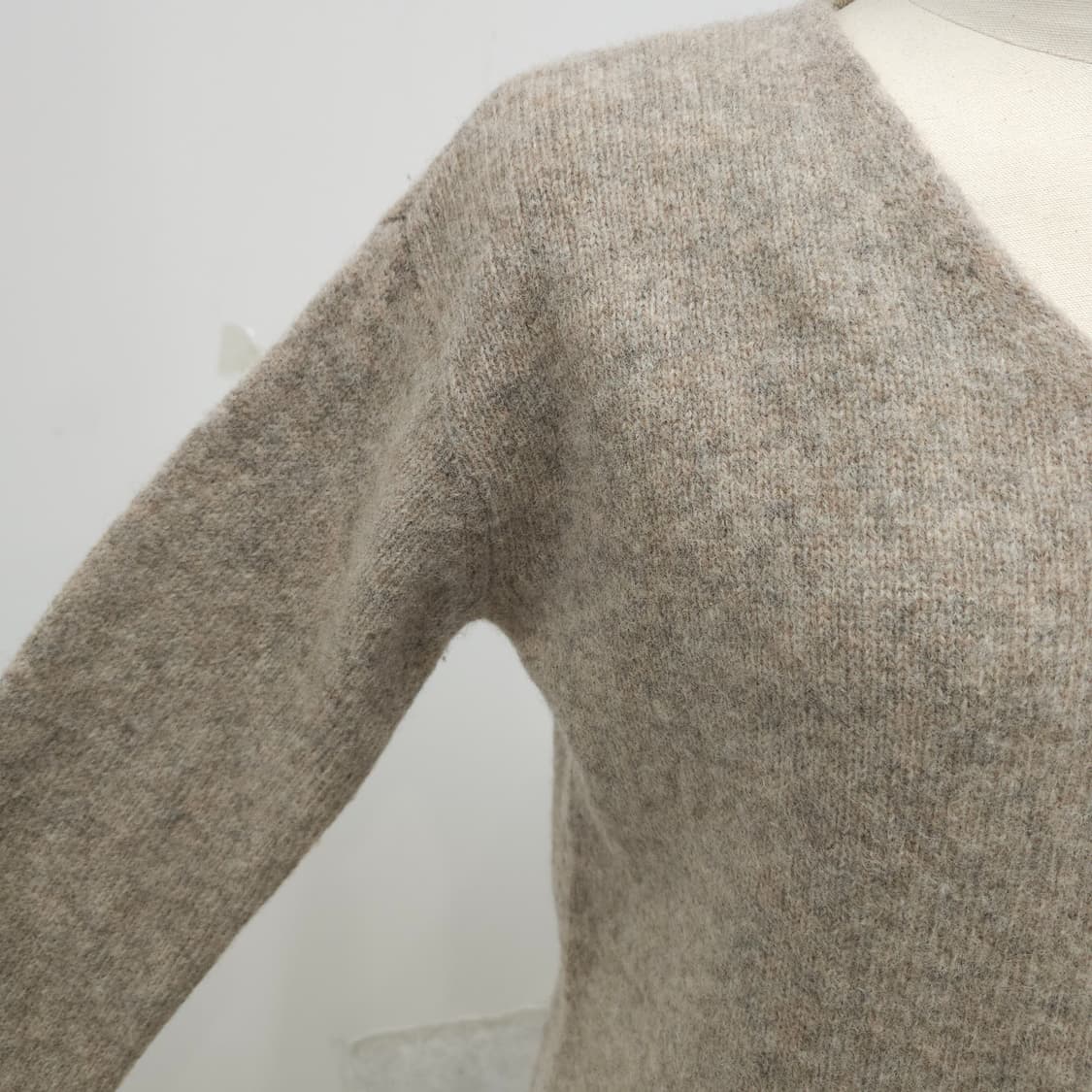 유니클로 울100 베이지 브이넥 롱니트 상품이미지5