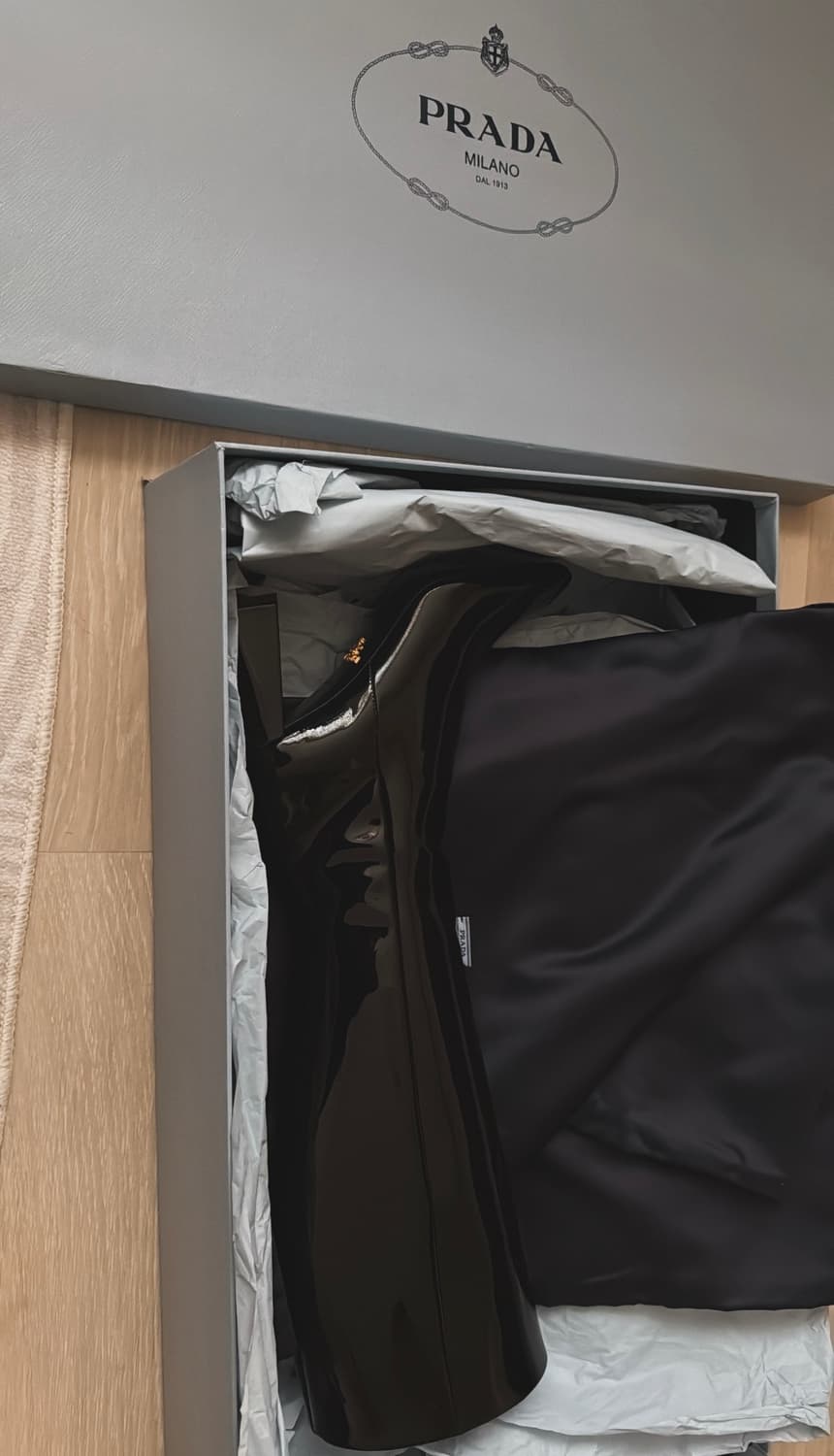 프라다 블랙 에나멜 롱부츠 상품이미지2