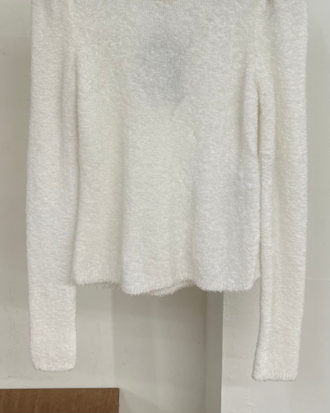 엠포리오 아르마니 화이트 라운드넥 퍼프숄더 니트  상품이미지5