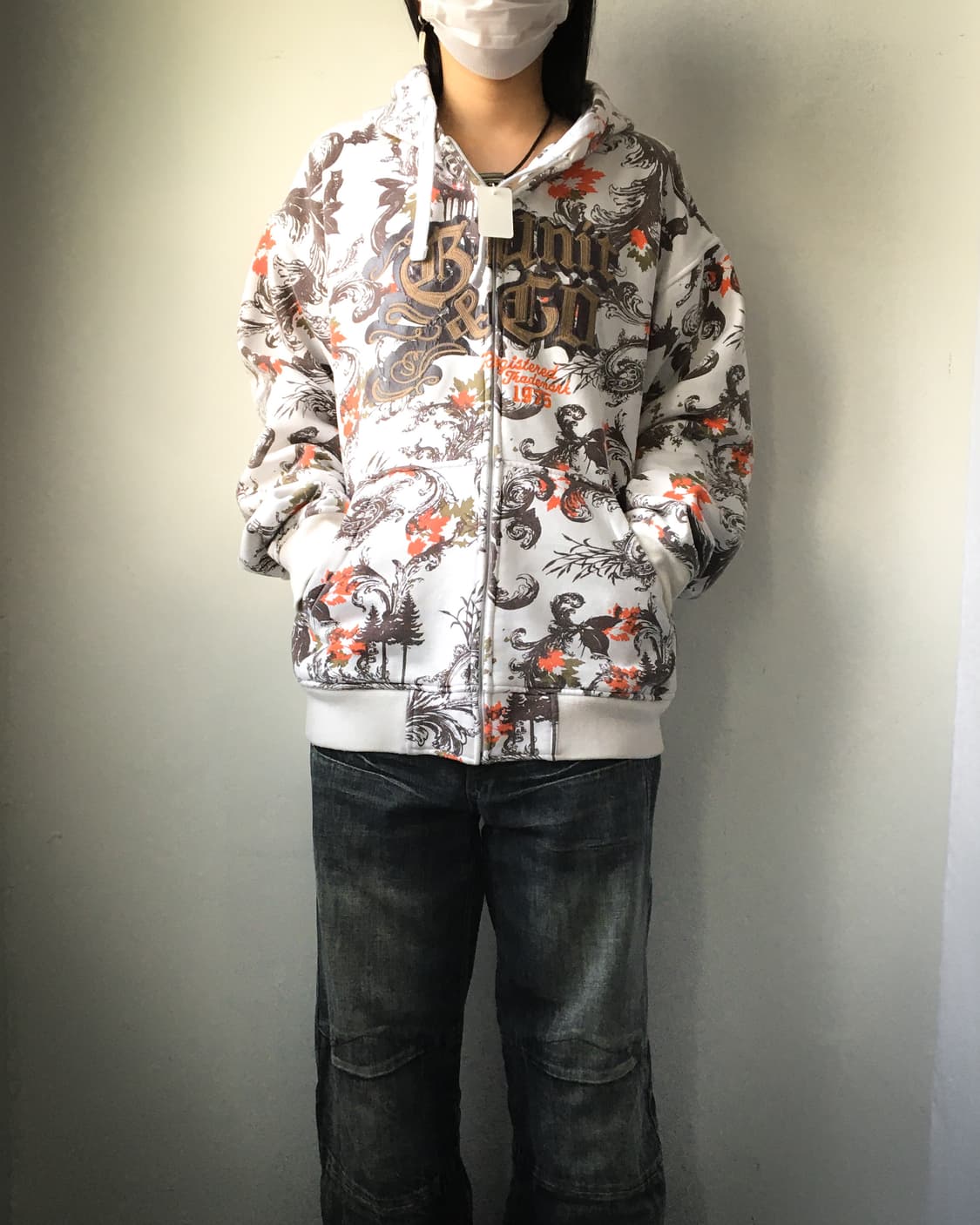 lettering pattern point hood zip up 상품이미지1