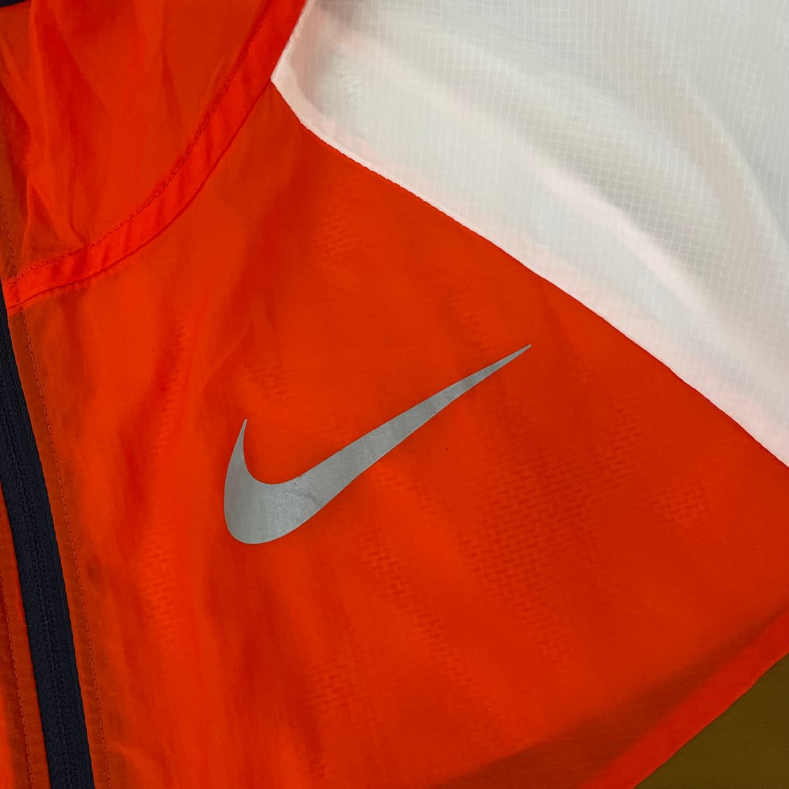 나이키 러닝 경량 바람막이 상품이미지2