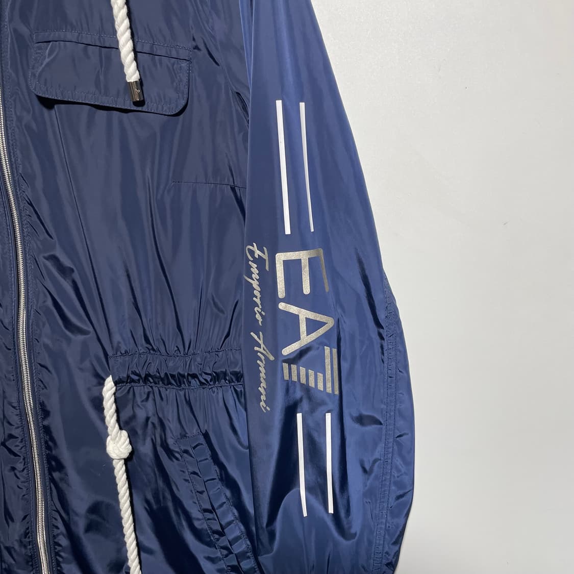 EA7 엠포리오 아르마니 네이비 바람막이 상품이미지2