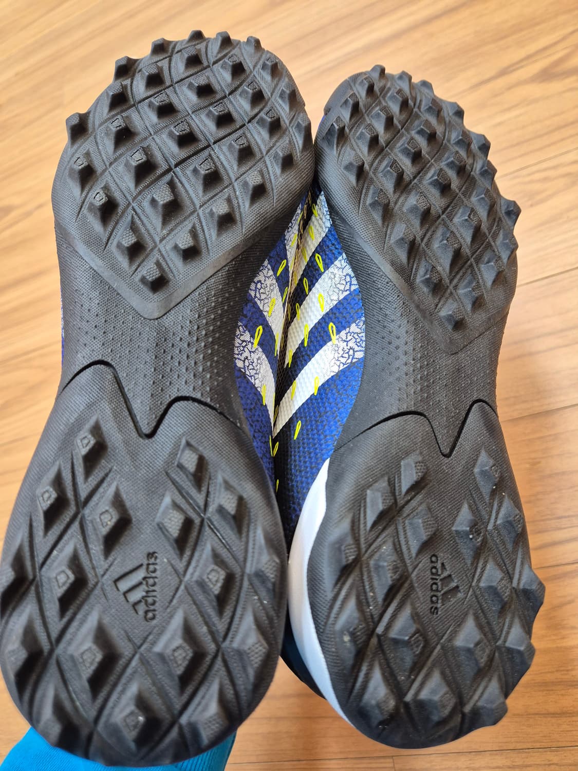 아디다스 프레데터 Freak.3 풋살화 260mm 판매합니다. 
쨍한 파 상품이미지4