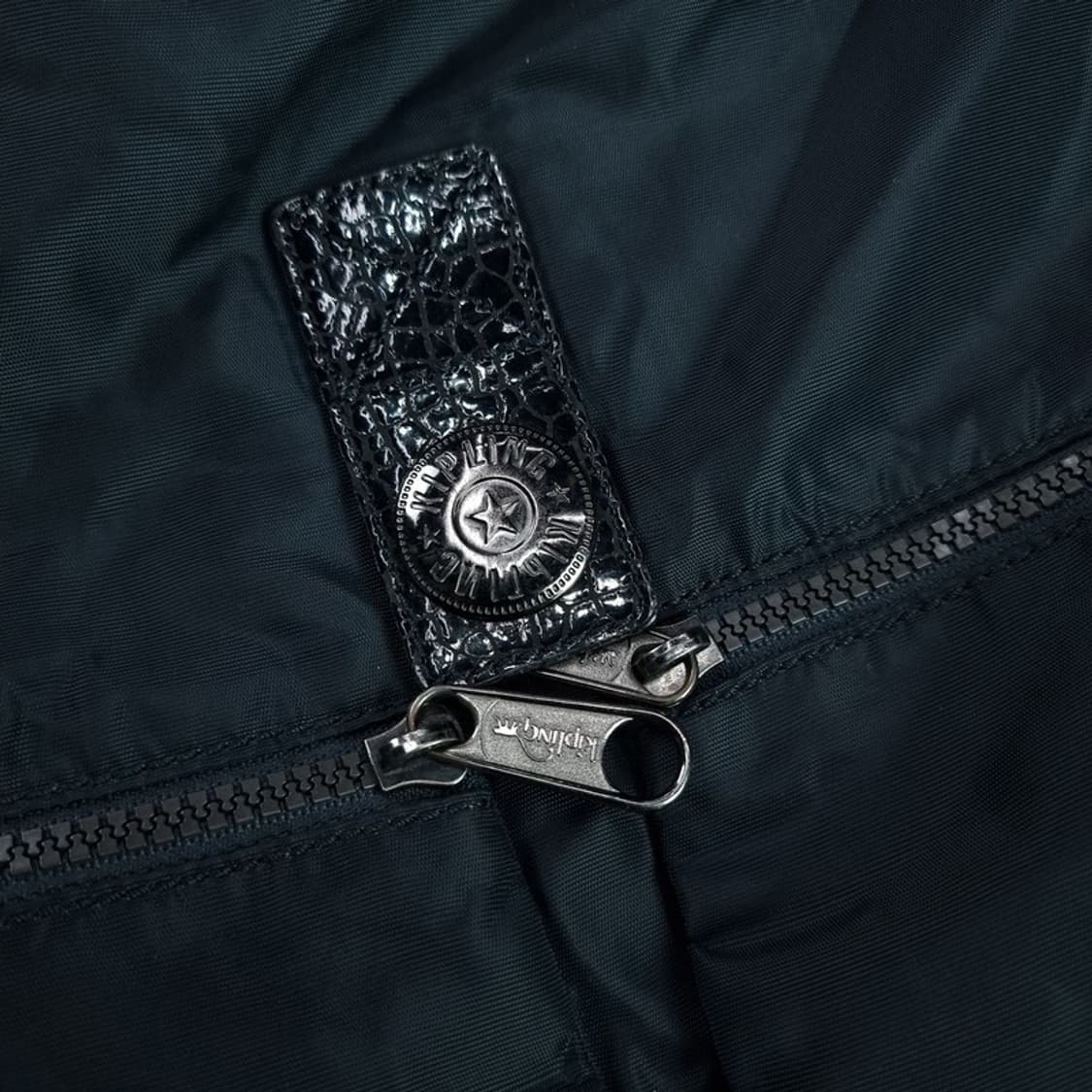 [키플링] Y2K 빈티지 에나멜 레더 도킹 나일론 숄더백 M20054 상품이미지4