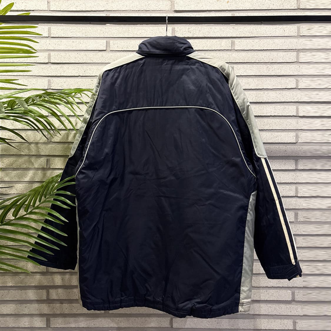 아디다스 올드스쿨 누빔자켓 라인스트링 후드내장 디테일 오버핏 네이비 상품이미지3