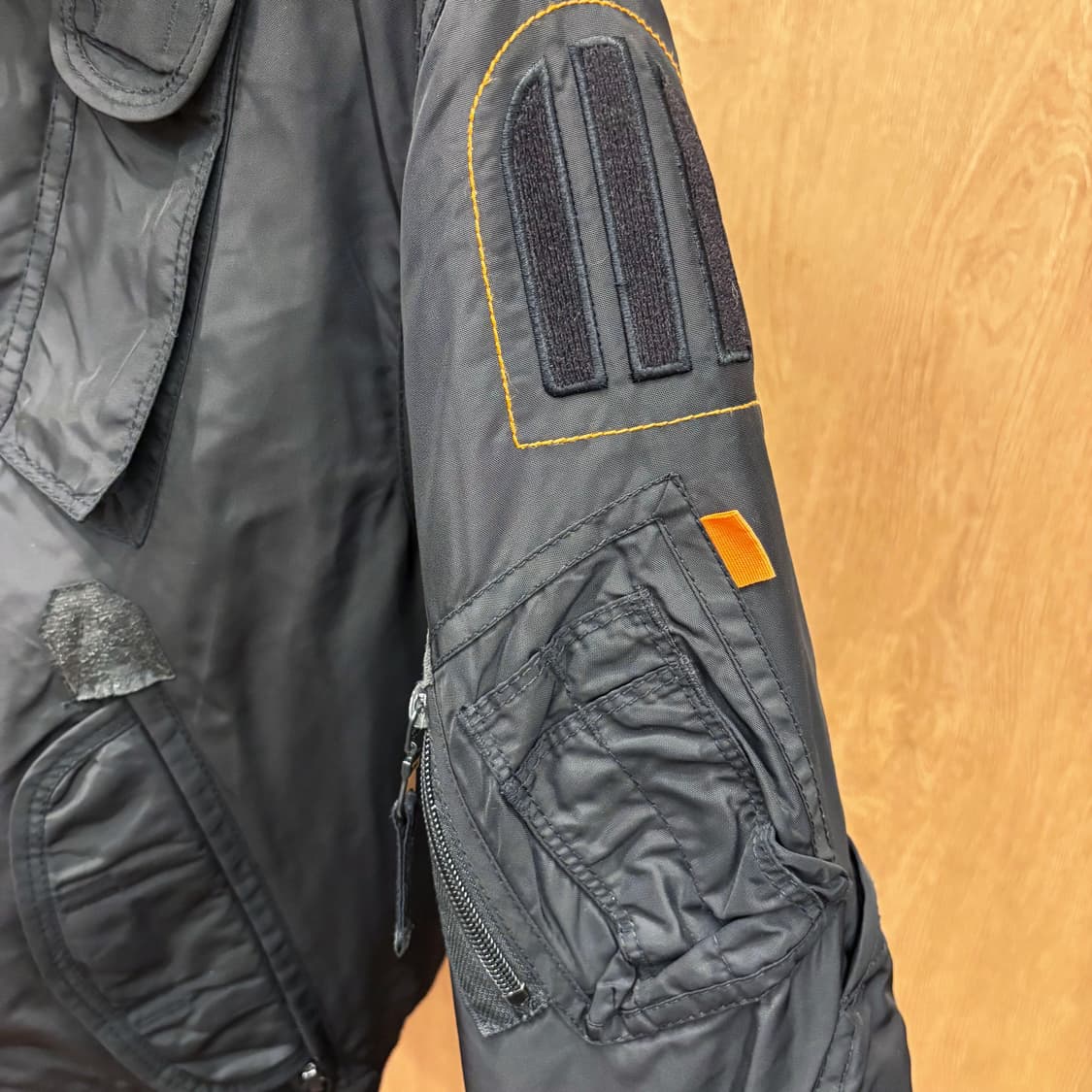 파라점퍼스 코디악 항공 다운 점퍼 퍼 트리밍 후드 멀티 포켓 디테일 블랙 상품이미지7