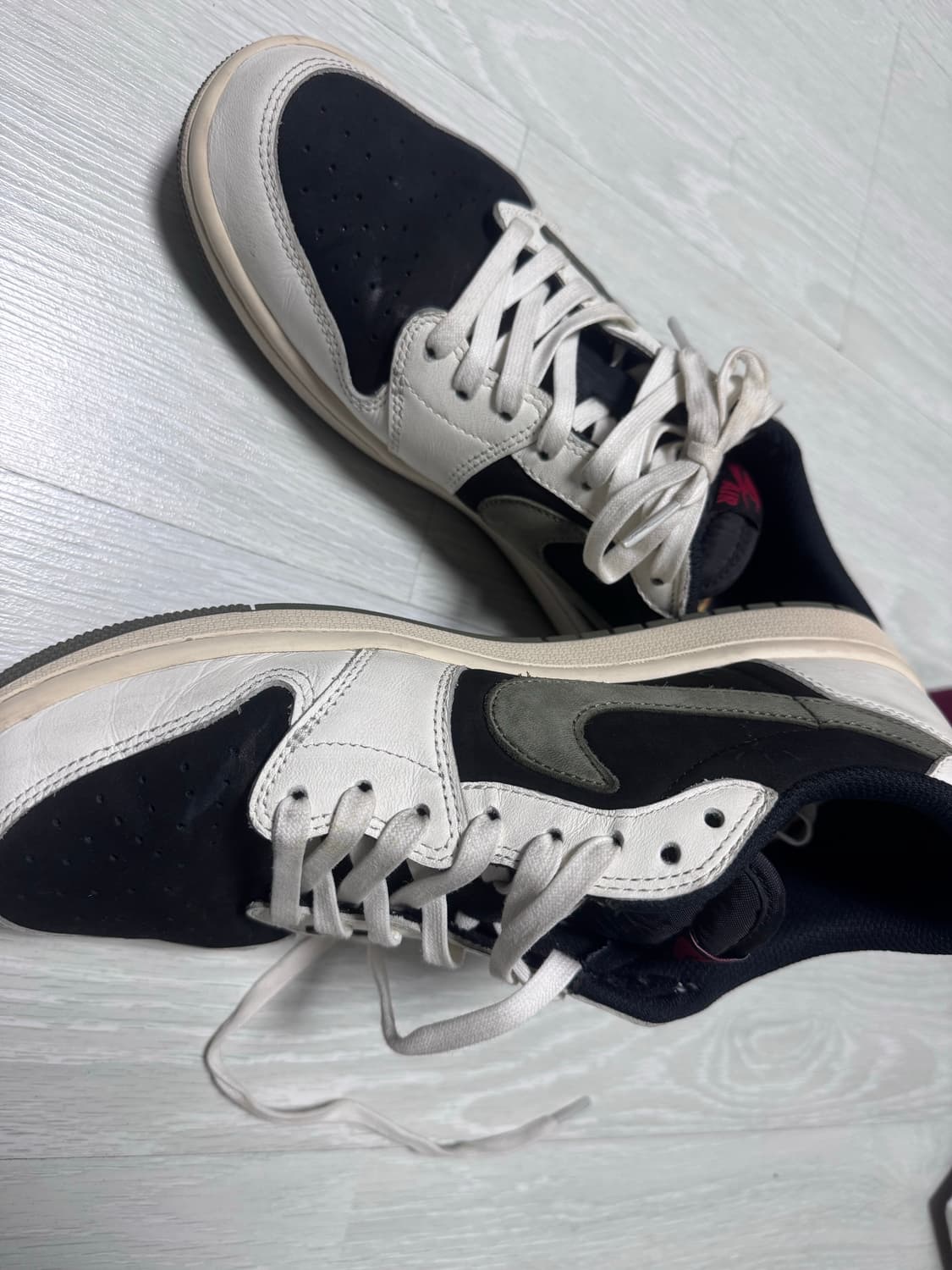 조던 1 로우 스캇 미디움 올리브 275 상품이미지5