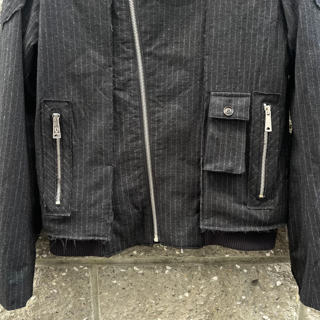 [46] 디크낙 사선 핀스트라이프 지퍼 디테일 숏 자켓 상품이미지8