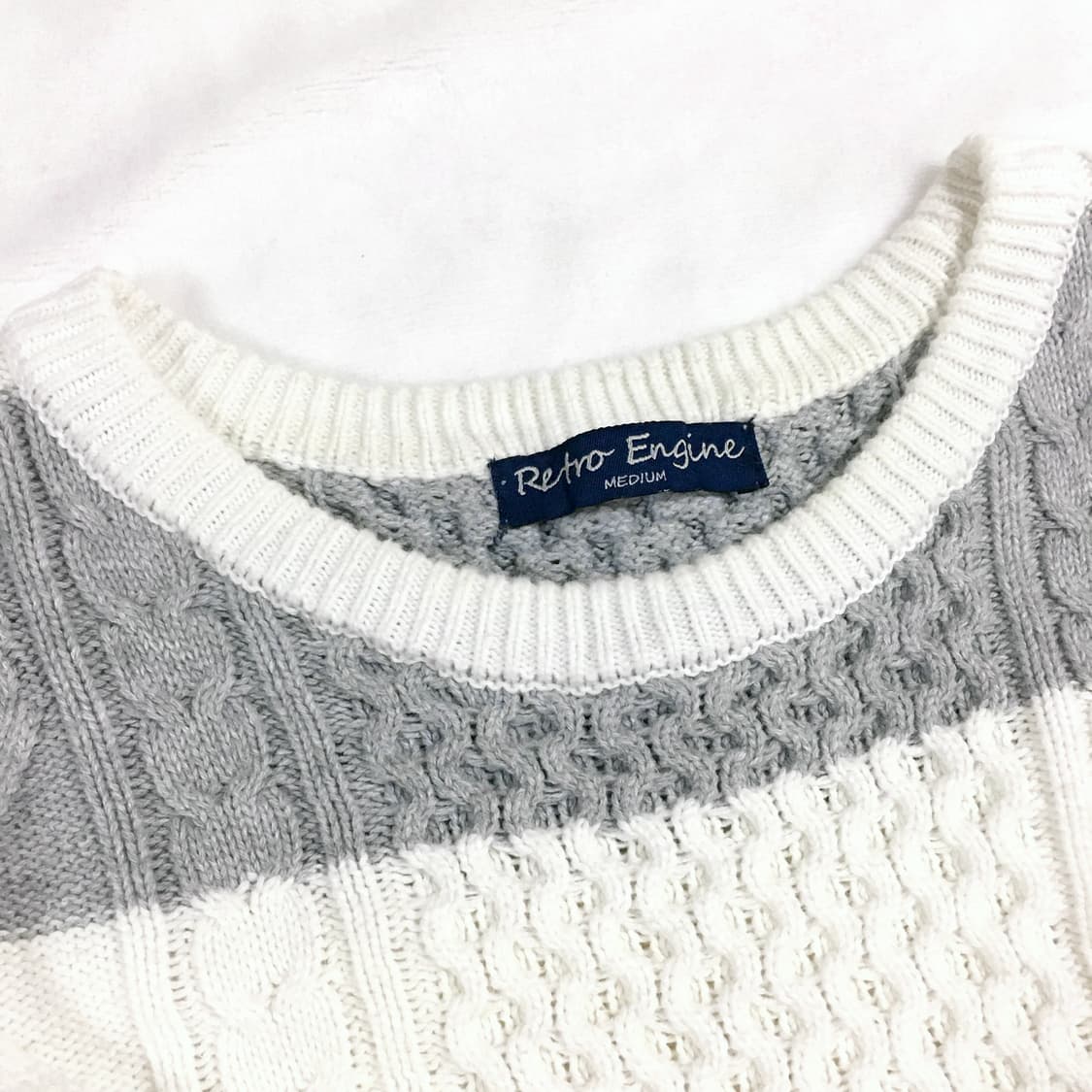 그레이 스트라이프 니트 너드캐주얼 무채색 상품이미지3