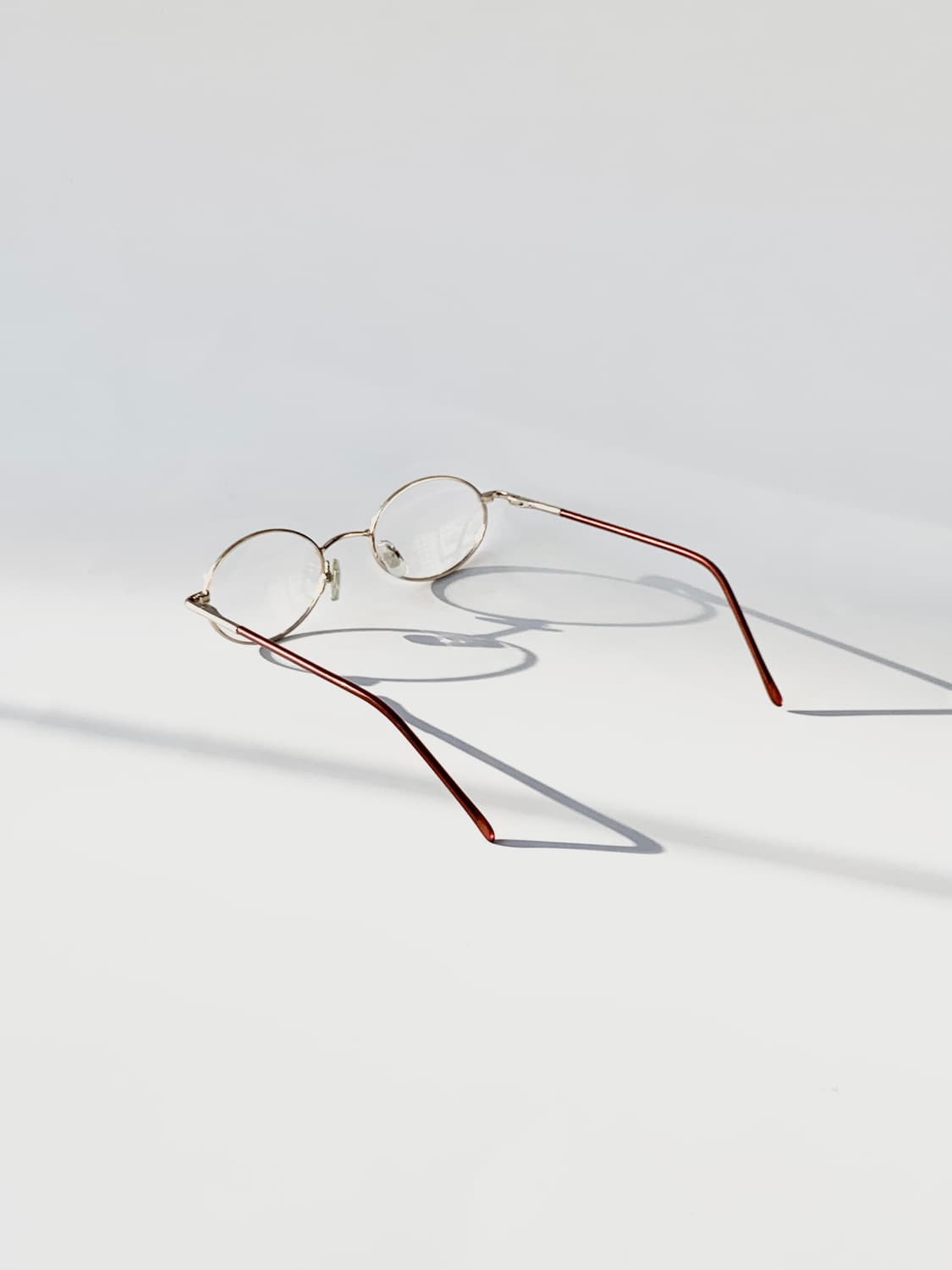 [픽키-648] 소형 골드 메탈 오벌 안경 미니멀 버건디 템플 데드스탁 상품이미지5