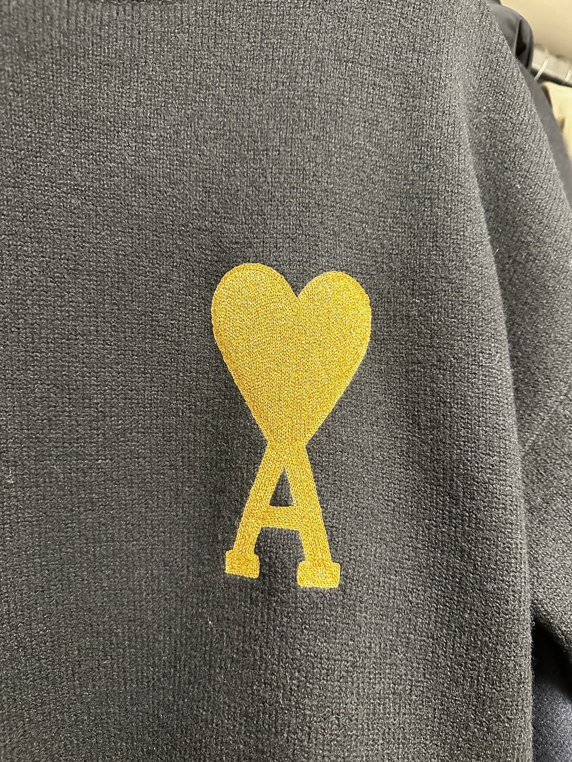 아미 오버사이즈 인타르시아 골드하트 터틀넥 상품이미지1