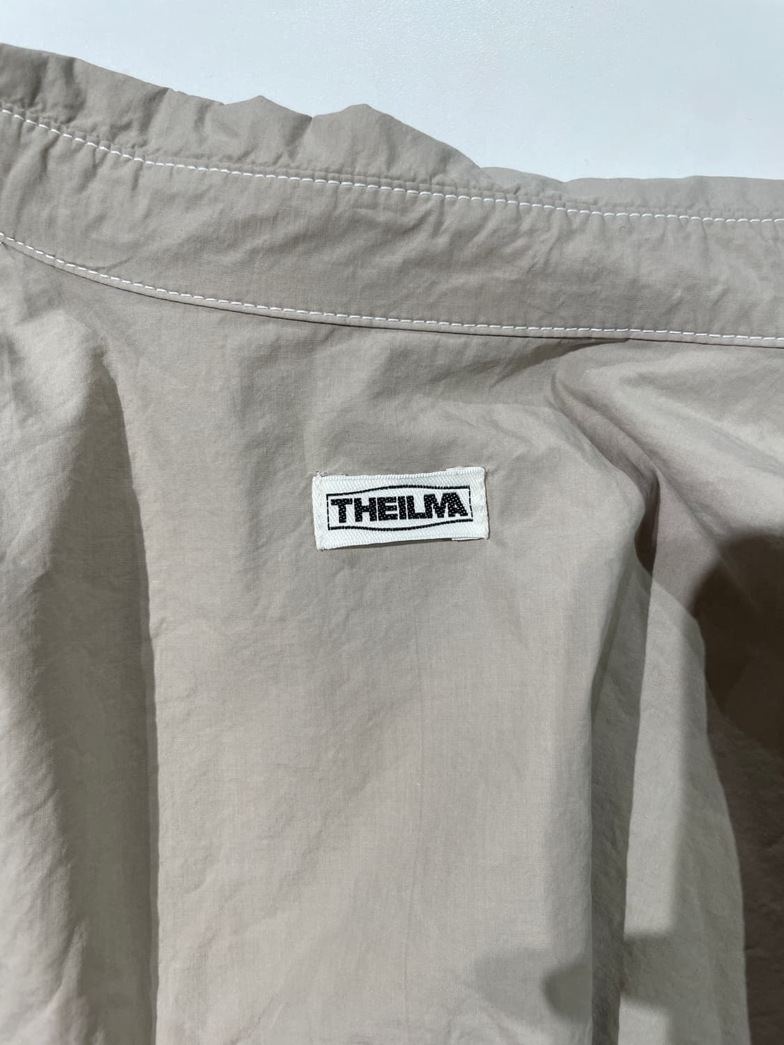 더 일마 라이트 카키 그라디언트 워싱 논 버튼 오버 셔츠 상품이미지7