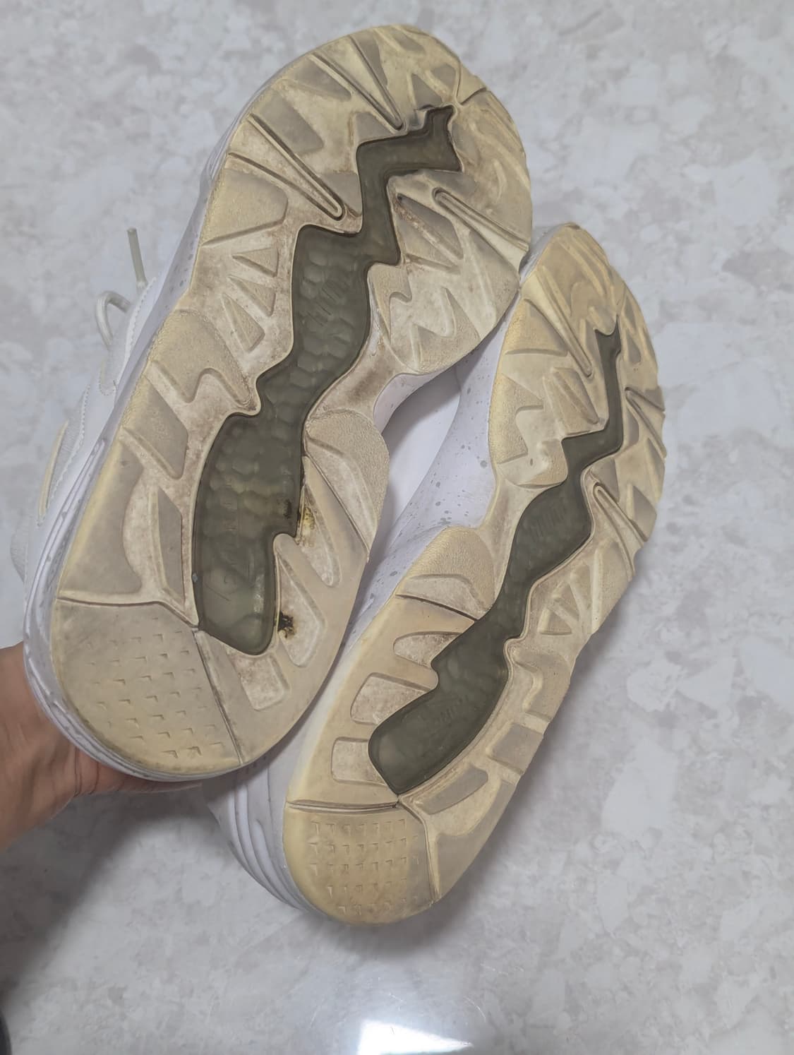 푸마 삭스 운동화 240 저렴히 드려요 상품이미지6