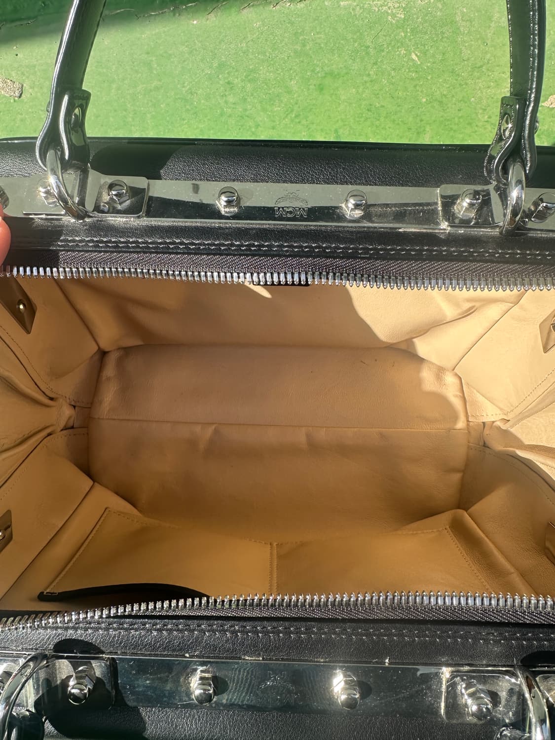 [희귀템]MCM 엠씨엠 송치 도트 핸드백 상품이미지9