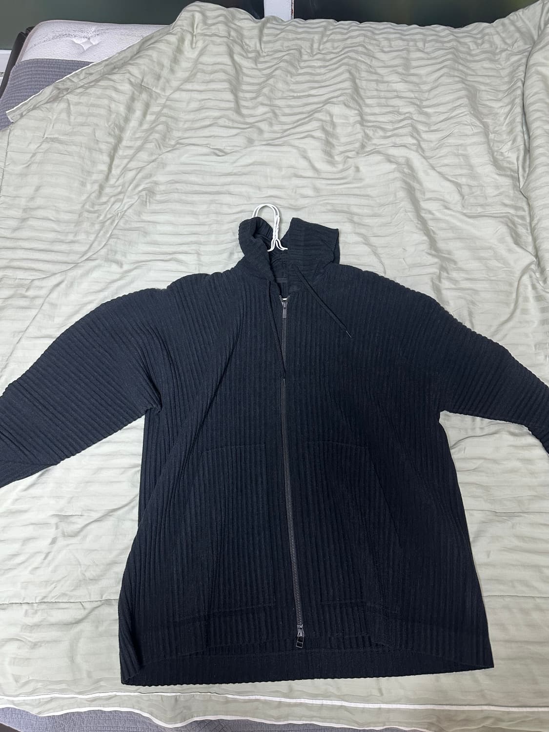 이세이미야케 옴므플리세 3사이즈 니트집업 상품이미지1