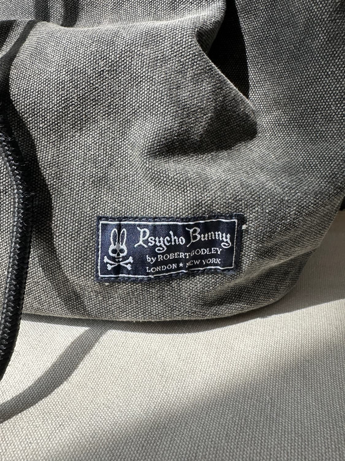 사이코 버니 Psycho Bunny 드로우스트링 캔버스 백팩 그레이 상품이미지5