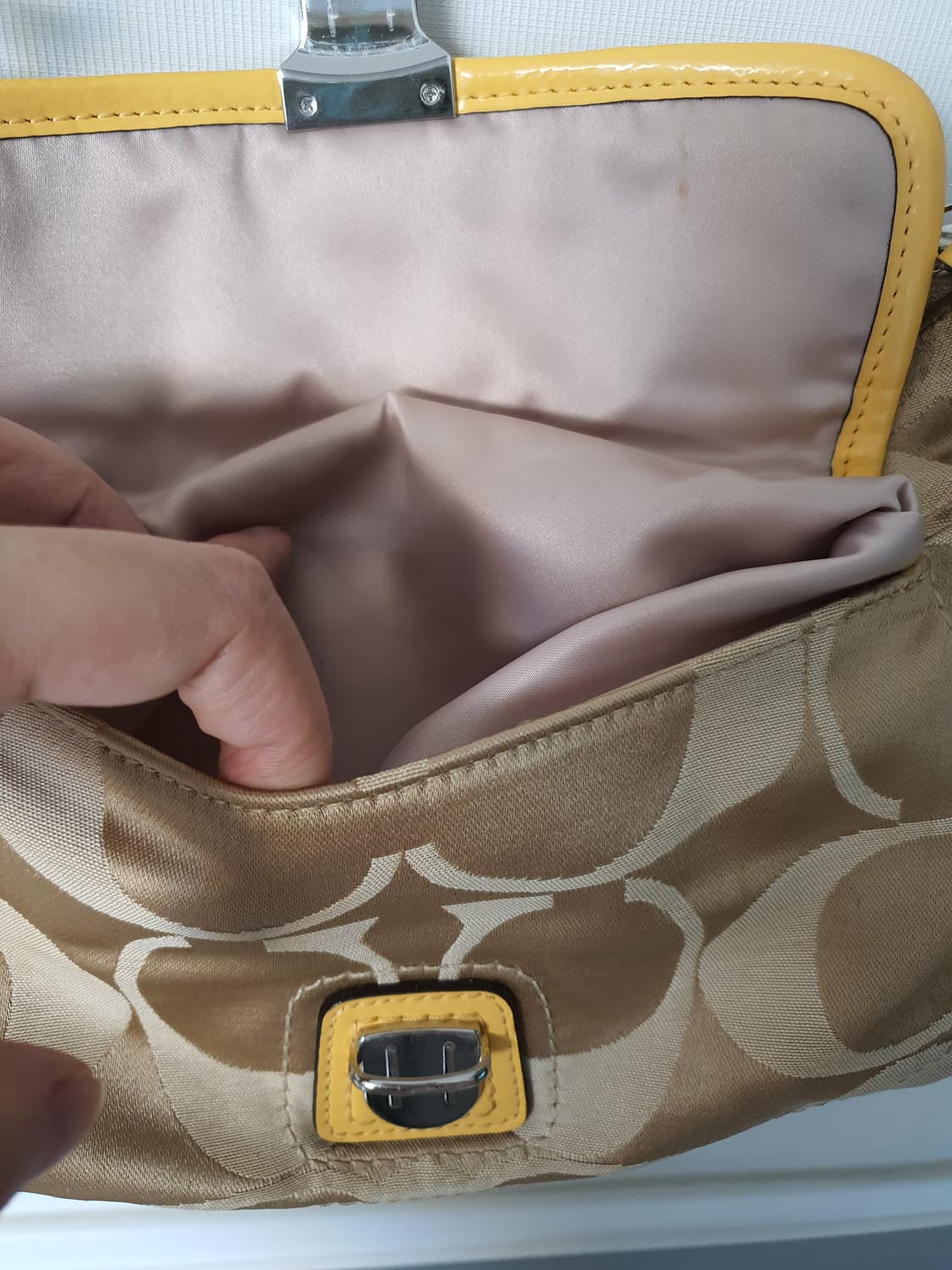 코치 시그니처 숄더백 상품이미지3