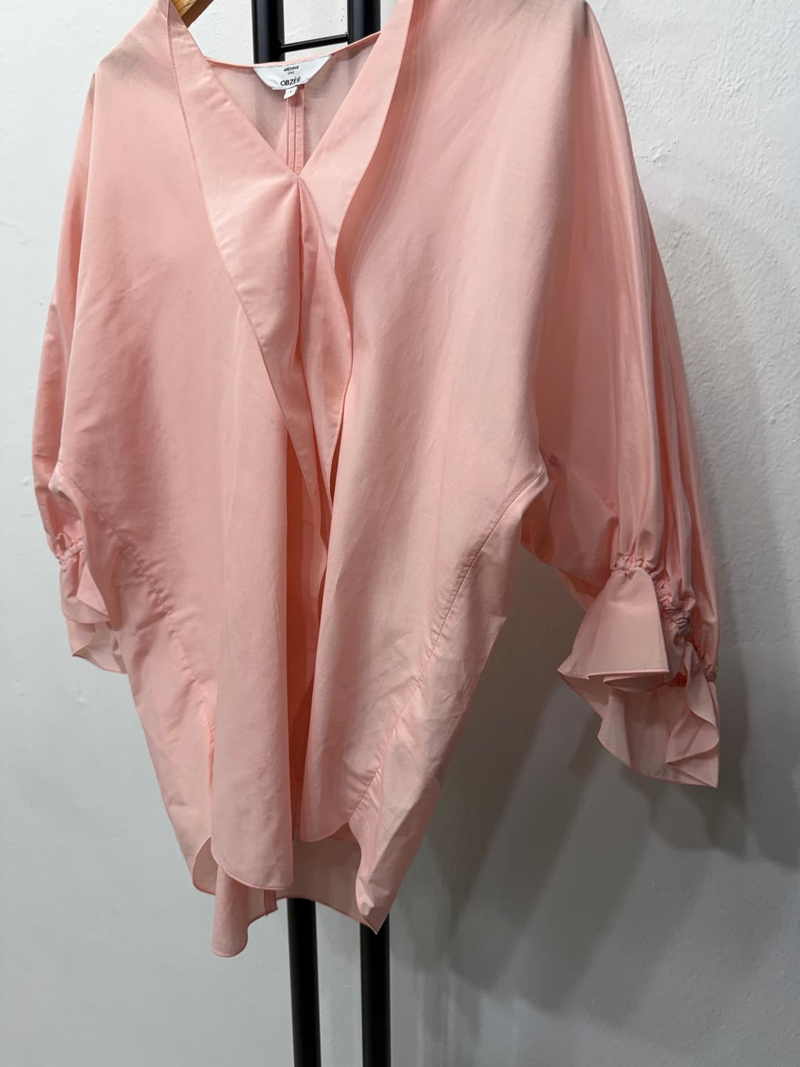 정품) 오브제 한섬 루즈핏 퍼프소매 블라우스 1 상품이미지3