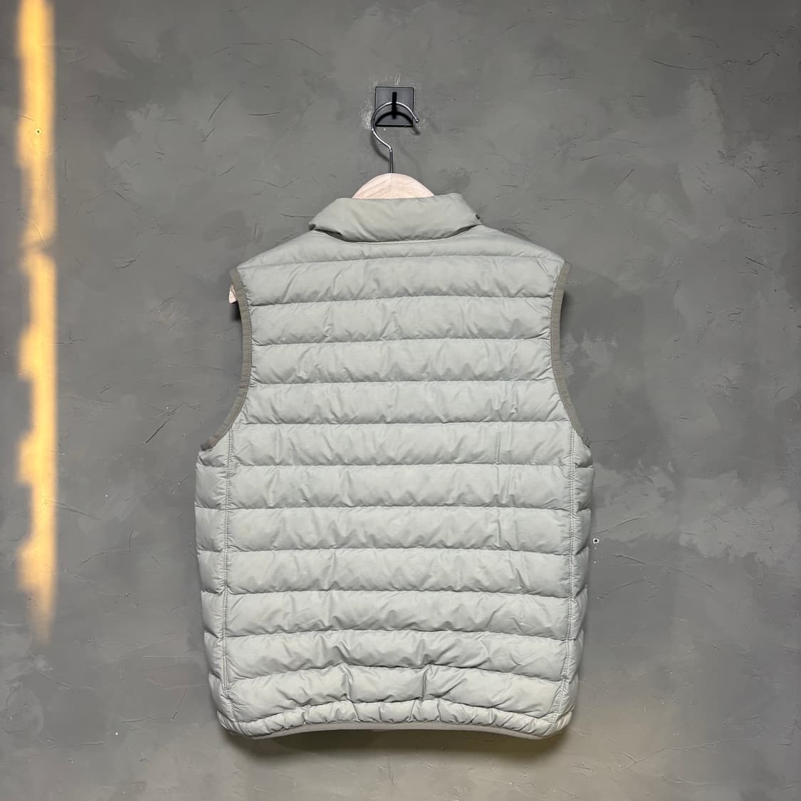 폴로 랄프로렌 덕다운 패딩조끼 라이트 그레이 상품이미지4