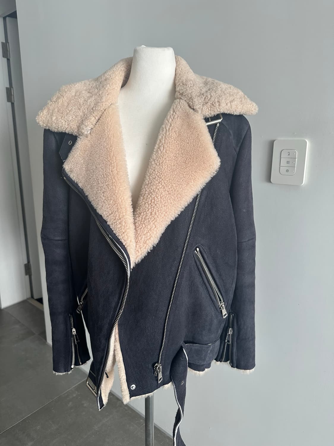 아크네 무스탕 32 상품이미지2