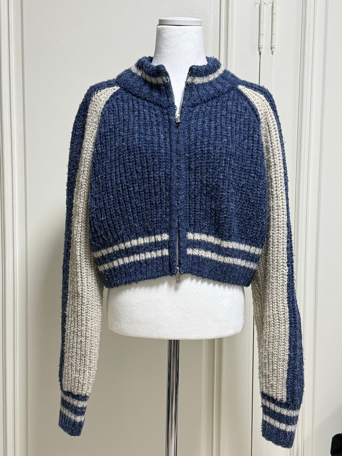 어반드레스 배색 크롭 니트집업 상품이미지2