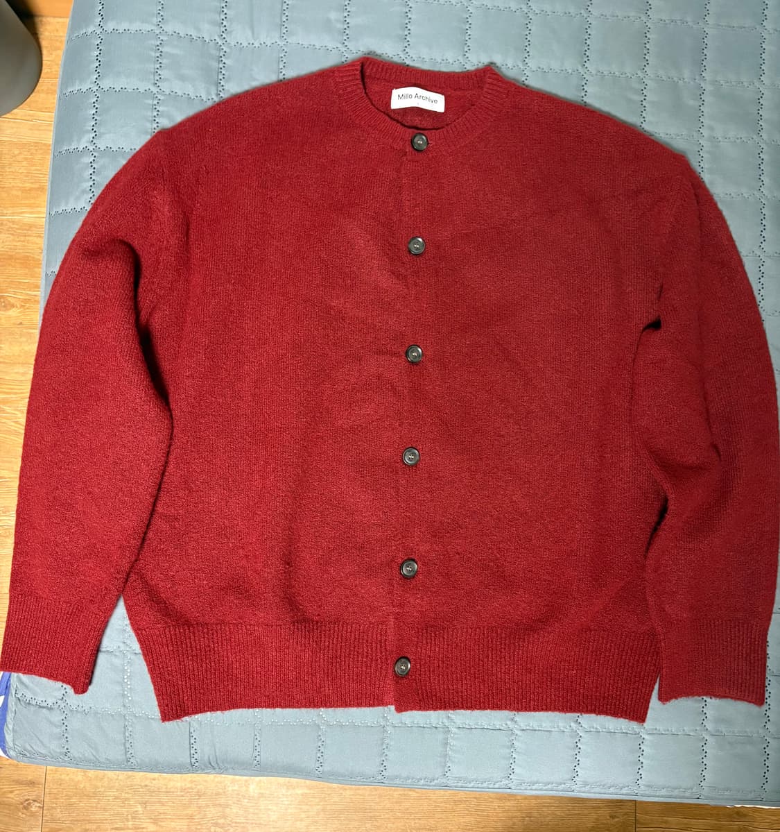 밀로아카이브 크룩 무브 가디건 레드 팝니다 상품이미지2